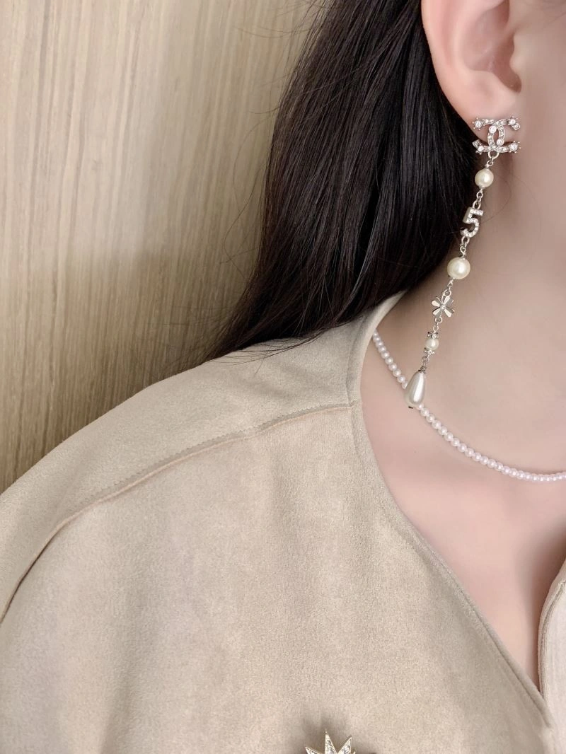 Trendy Chanel Earrings 228824
