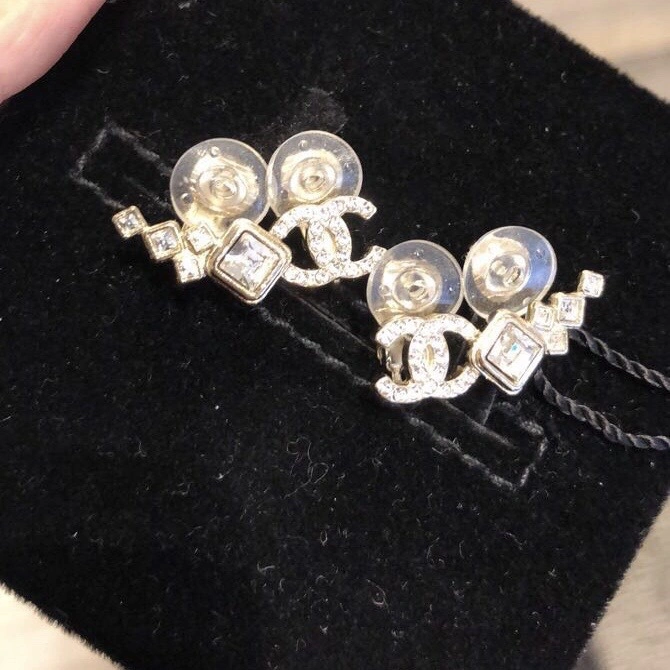 Refined Chanel Earrings 228819