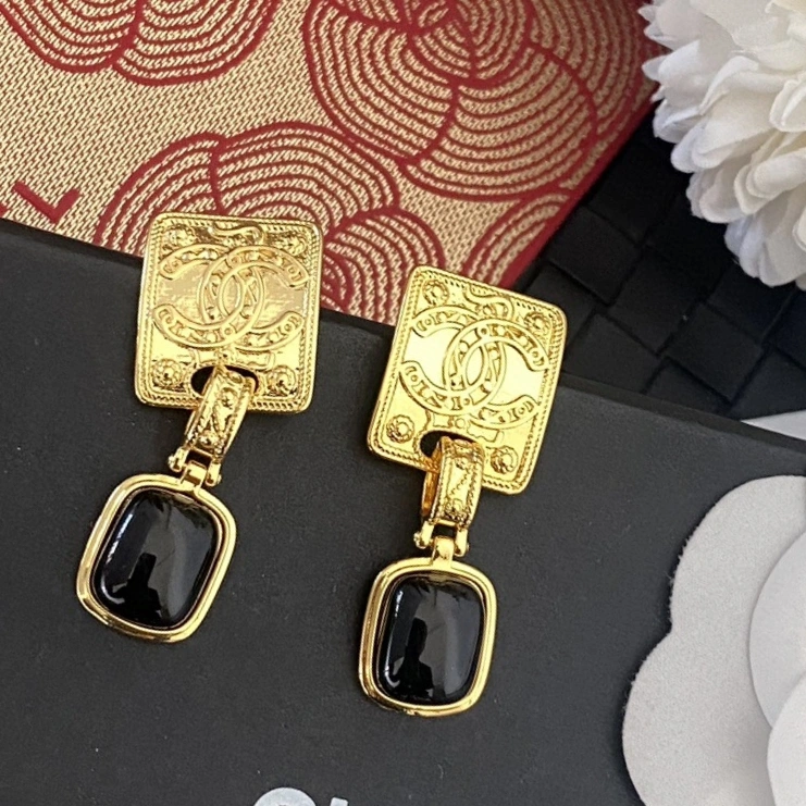 Snug Chanel Earrings 228854