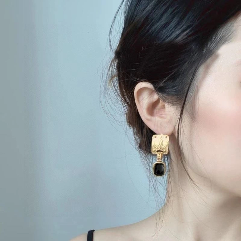 Snug Chanel Earrings 228854