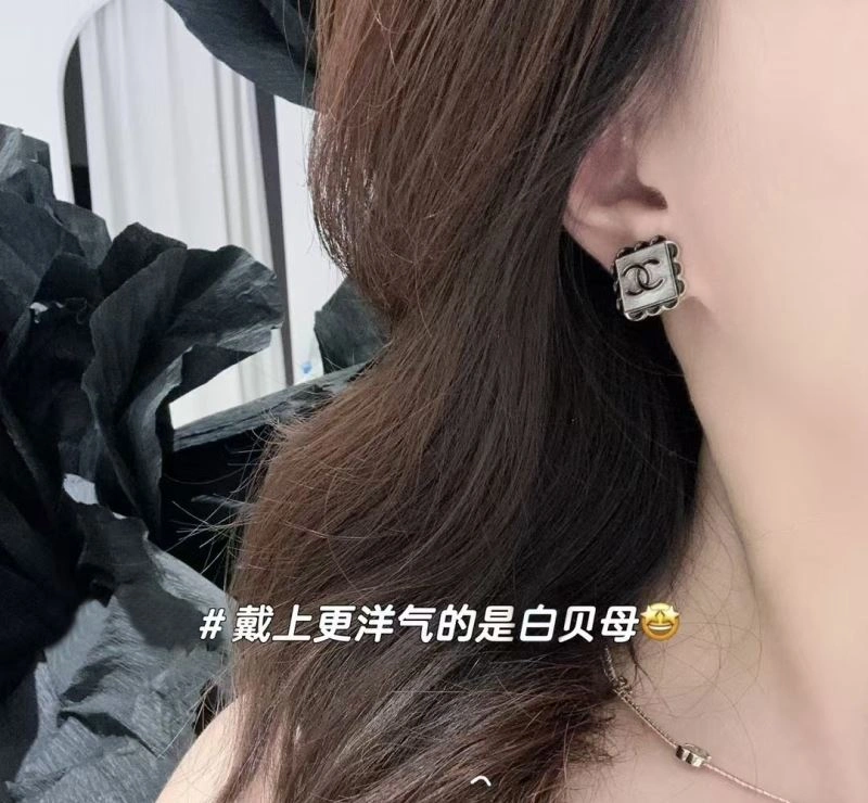 UrbanStyle Chanel Earrings 228827
