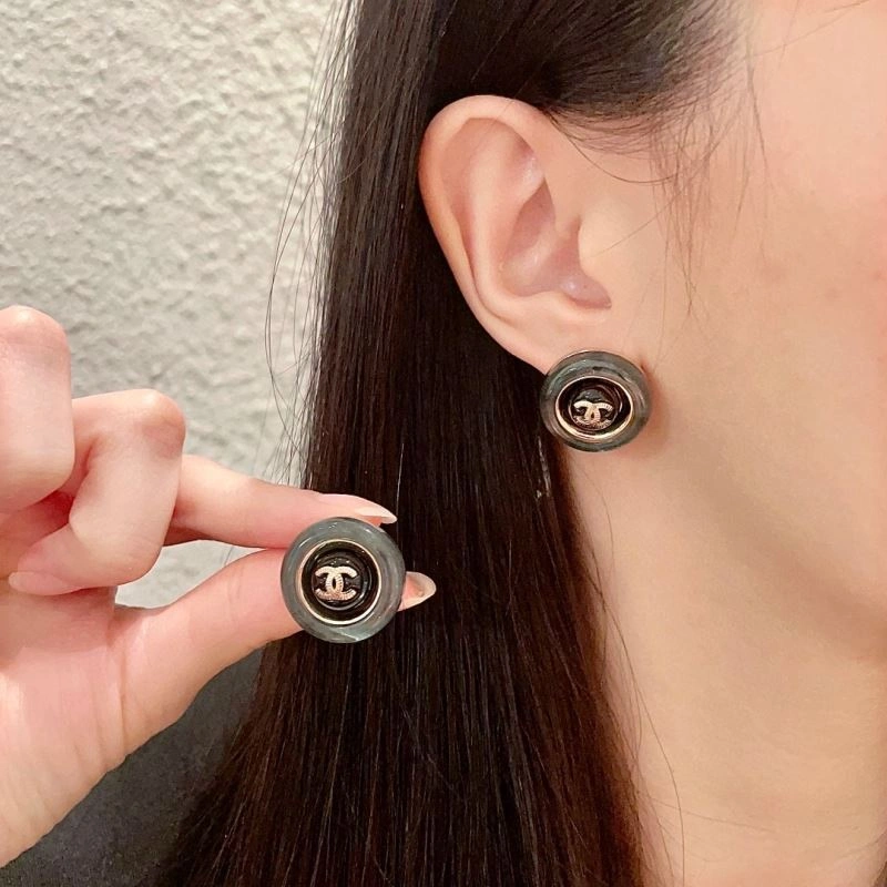 Lightweight Chanel Earrings 228835