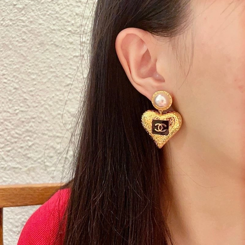 Sophisticated Chanel Earrings 228778