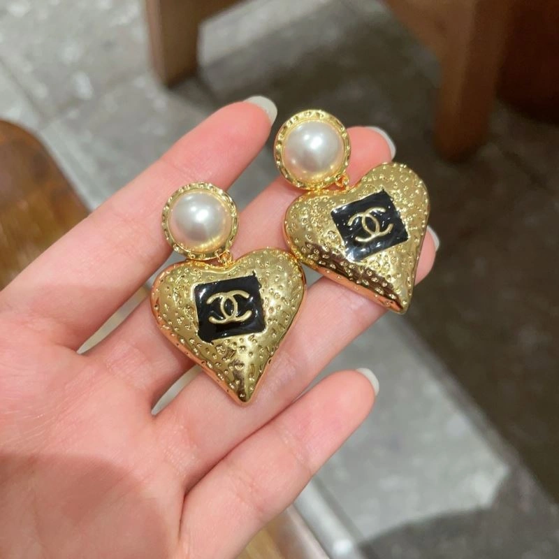Sophisticated Chanel Earrings 228778