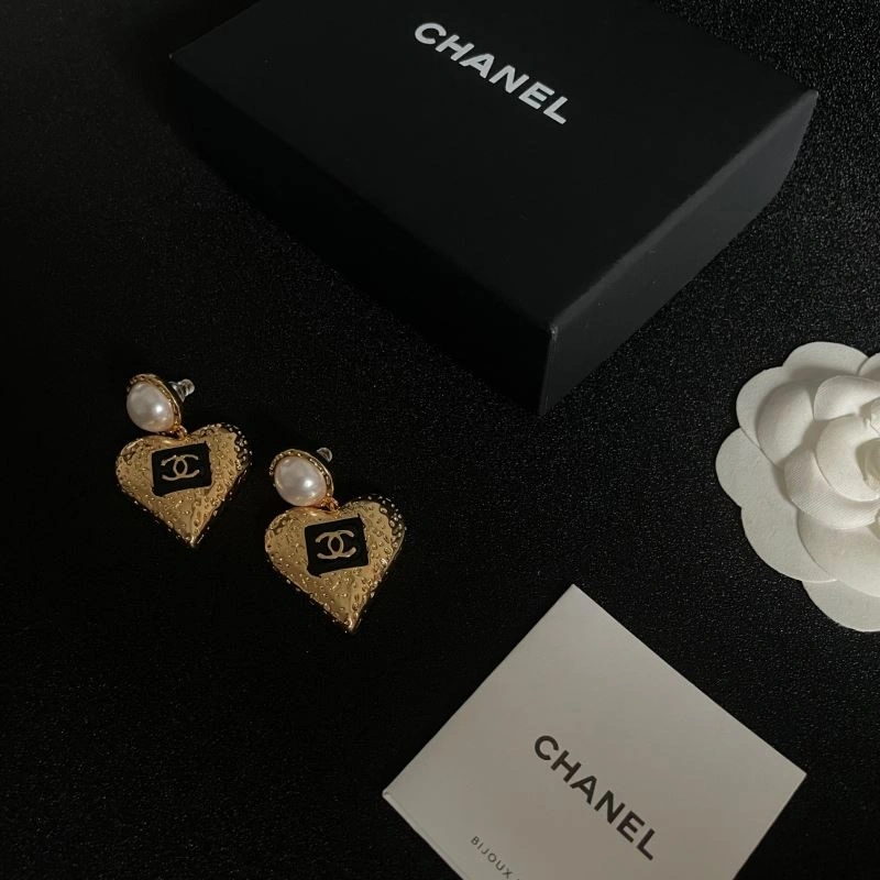 Sophisticated Chanel Earrings 228778