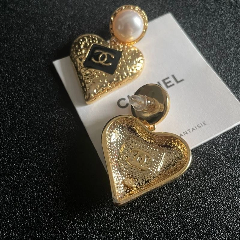 Sophisticated Chanel Earrings 228778