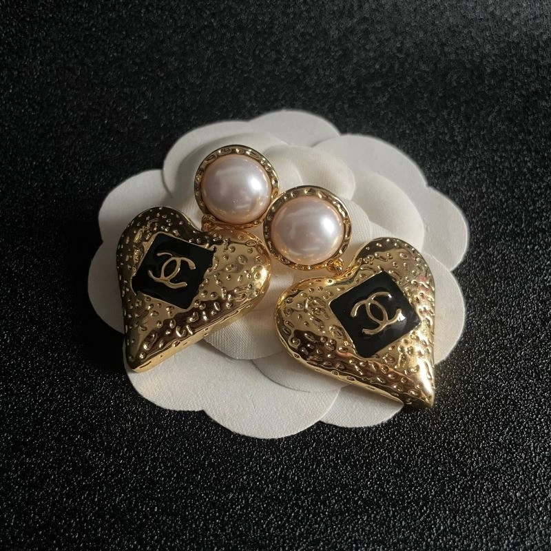 Sophisticated Chanel Earrings 228778
