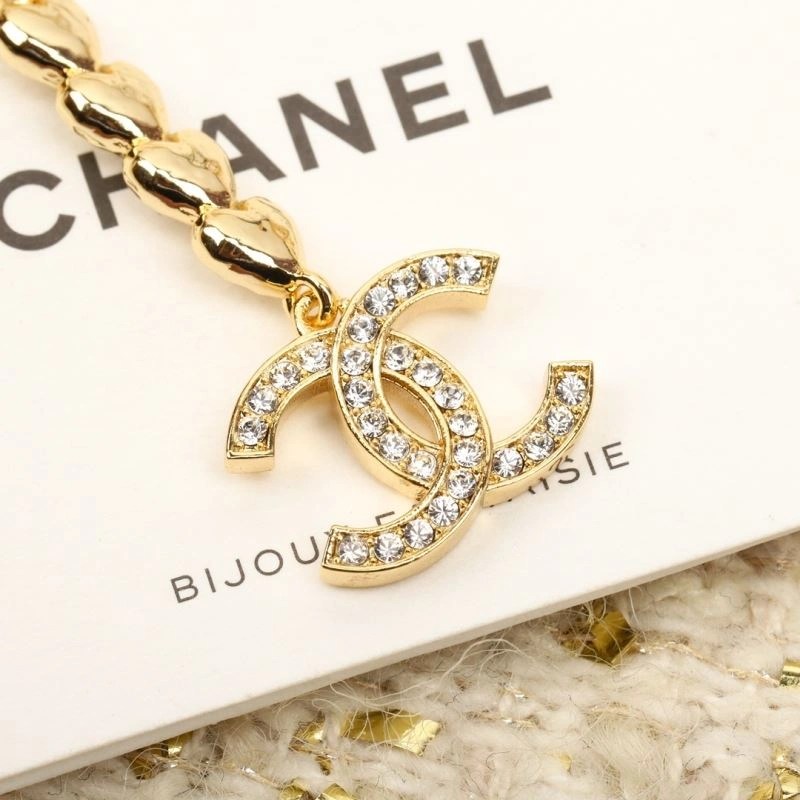 Comfortable Chanel Earrings 228771