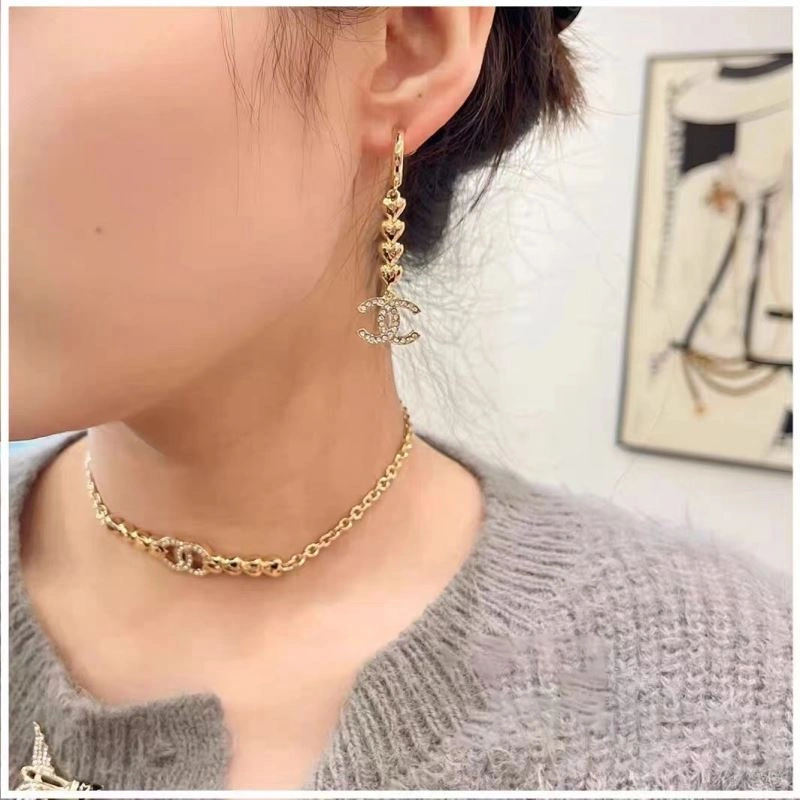 Comfortable Chanel Earrings 228771