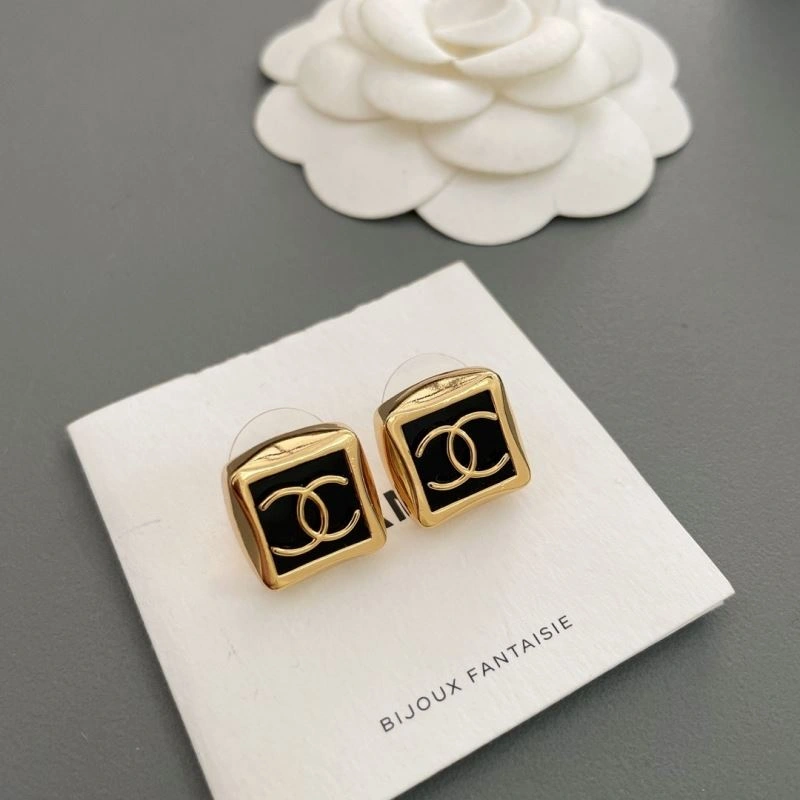 Sleek Chanel Earrings 228804