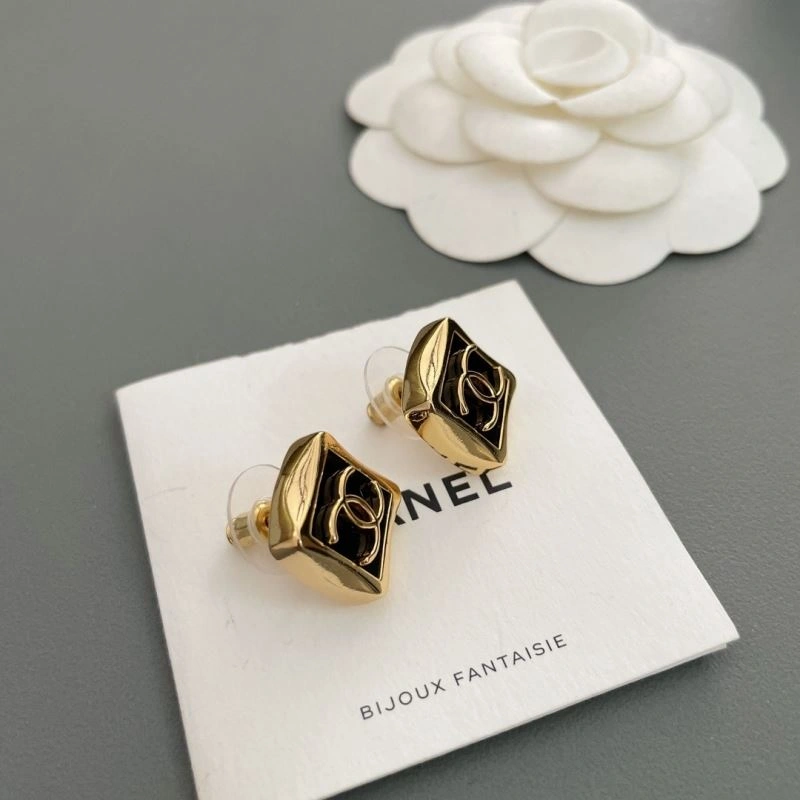 Sleek Chanel Earrings 228804