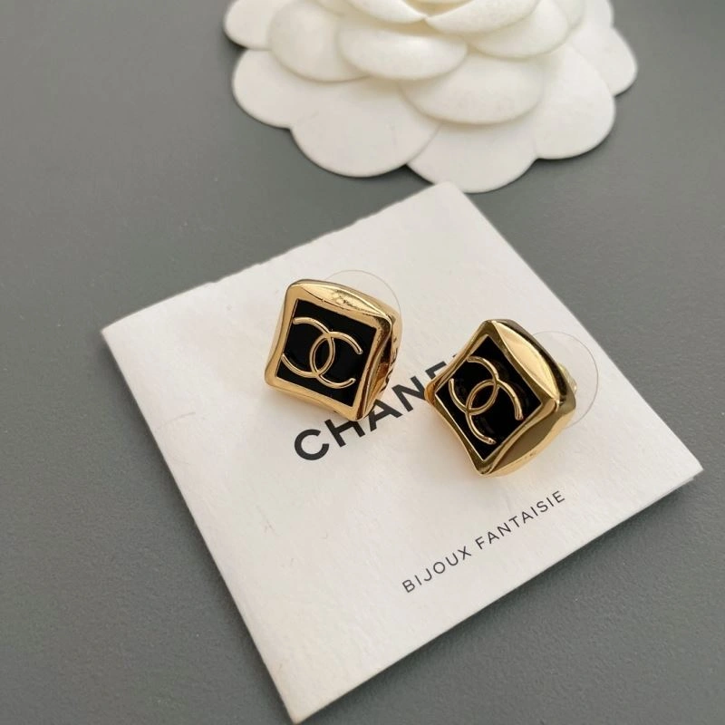 Sleek Chanel Earrings 228804