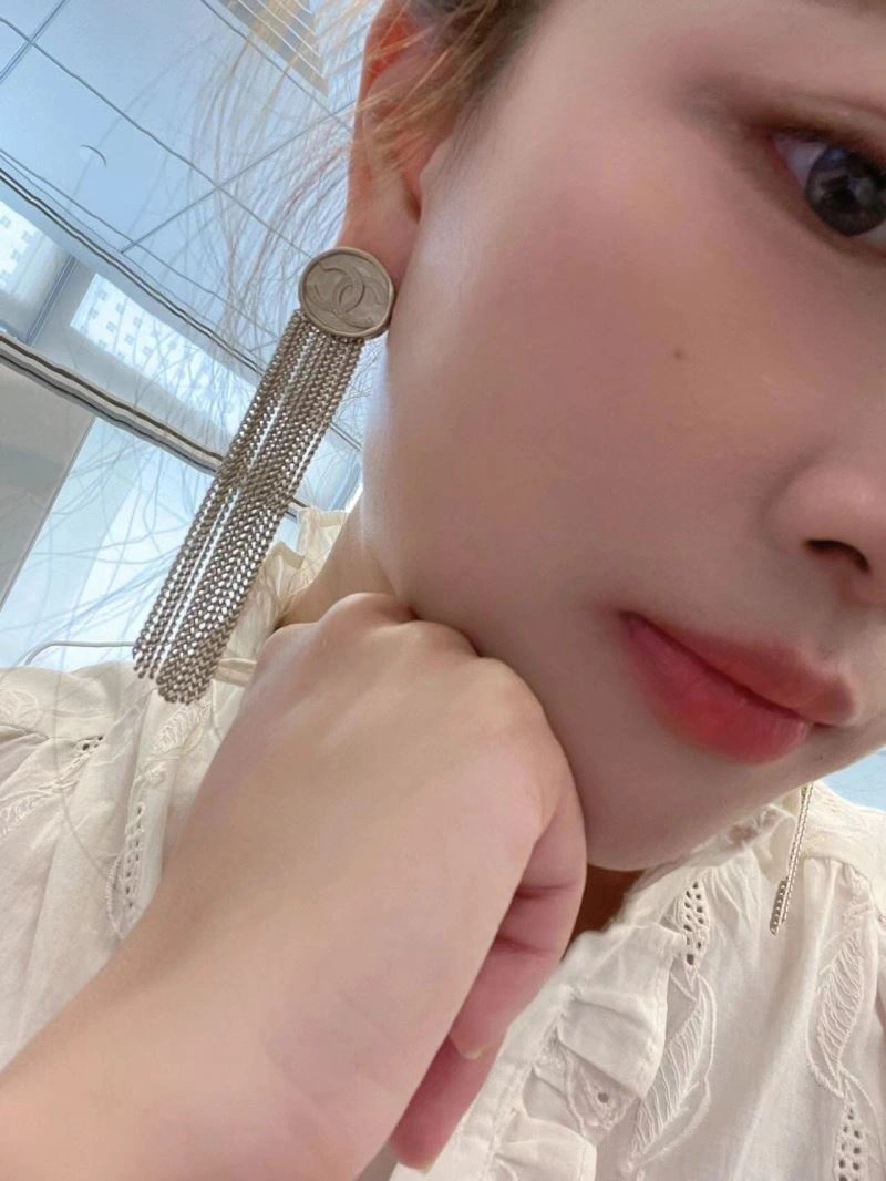 Reliable Chanel Earrings 228745