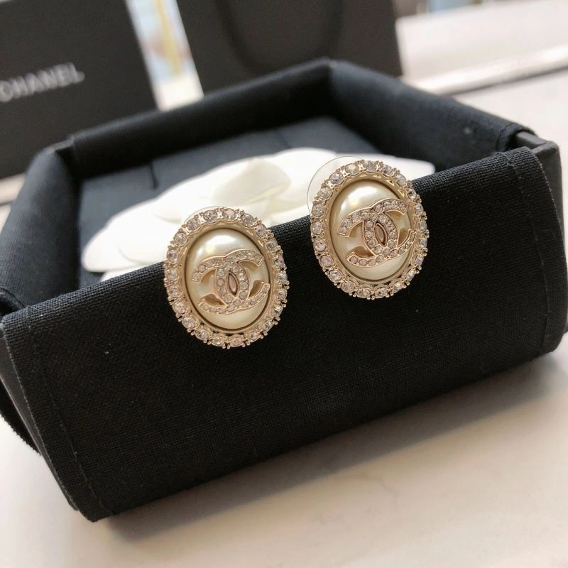 Comfortable Chanel Earrings 228729
