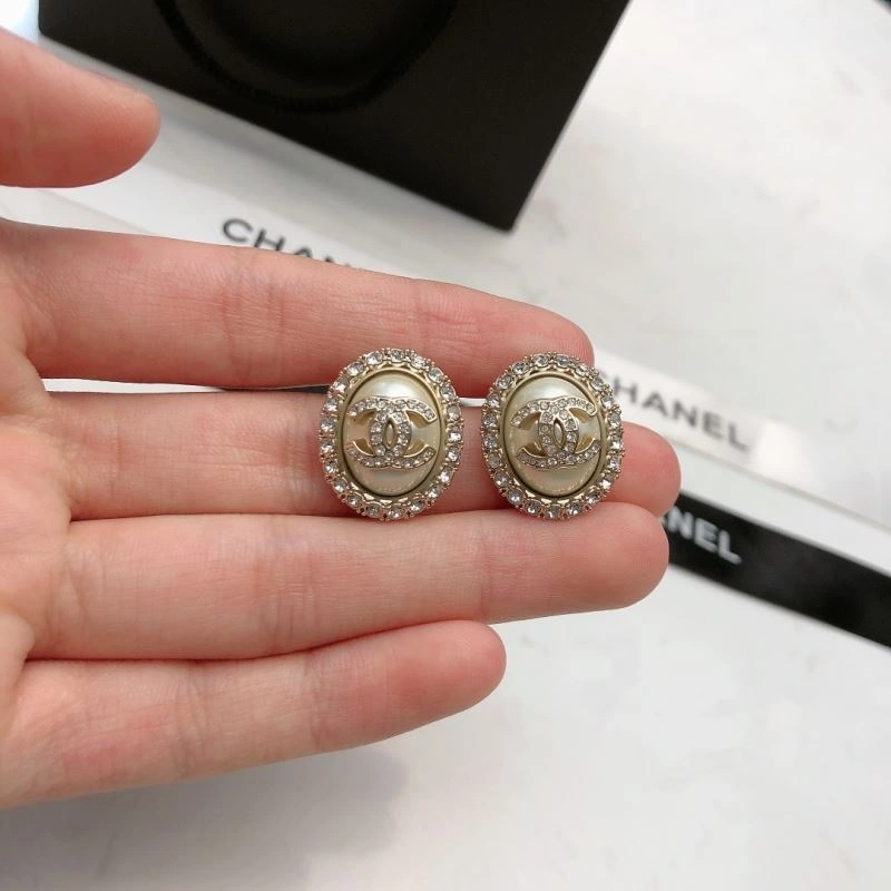Comfortable Chanel Earrings 228729