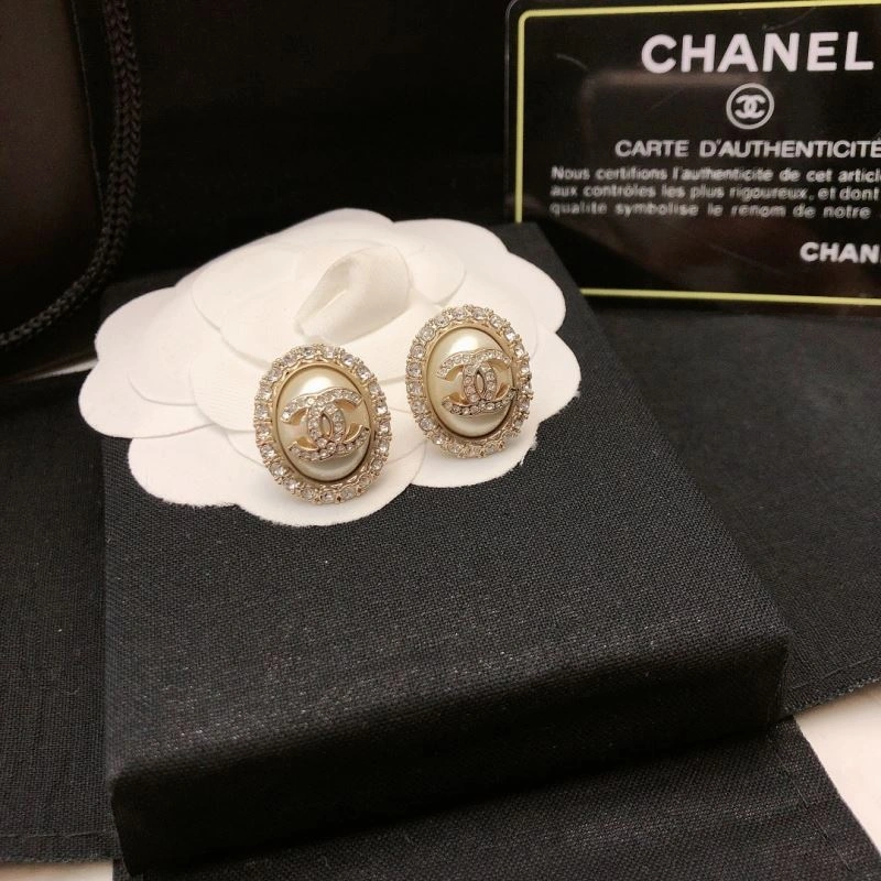 Comfortable Chanel Earrings 228729