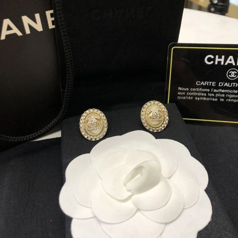 Comfortable Chanel Earrings 228729