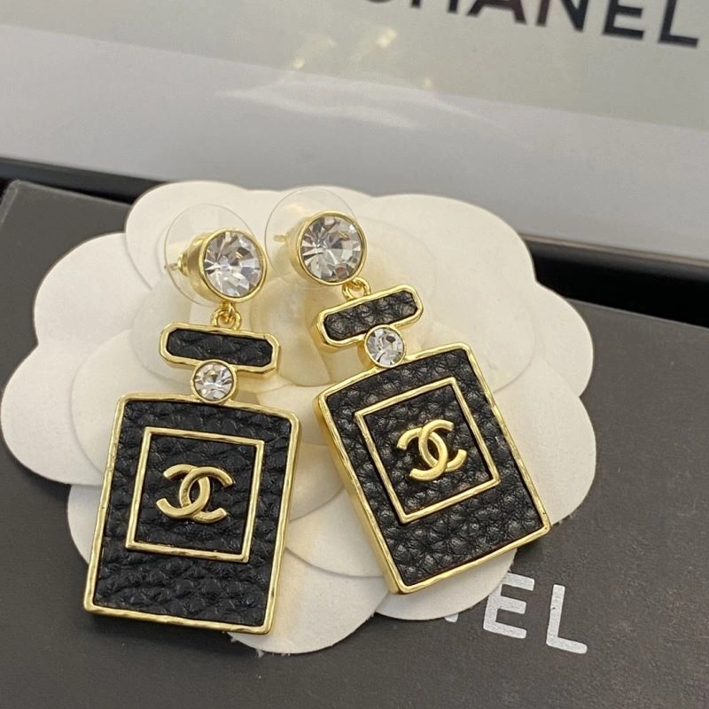 Unique Chanel Earrings 228706