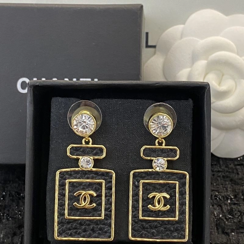 Unique Chanel Earrings 228706