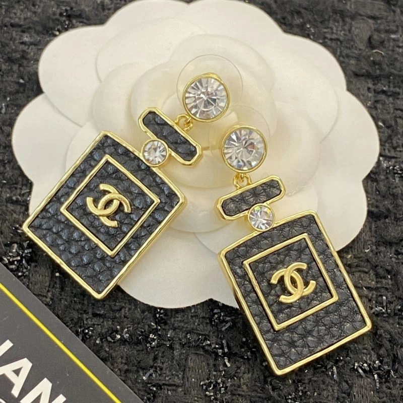 Unique Chanel Earrings 228706