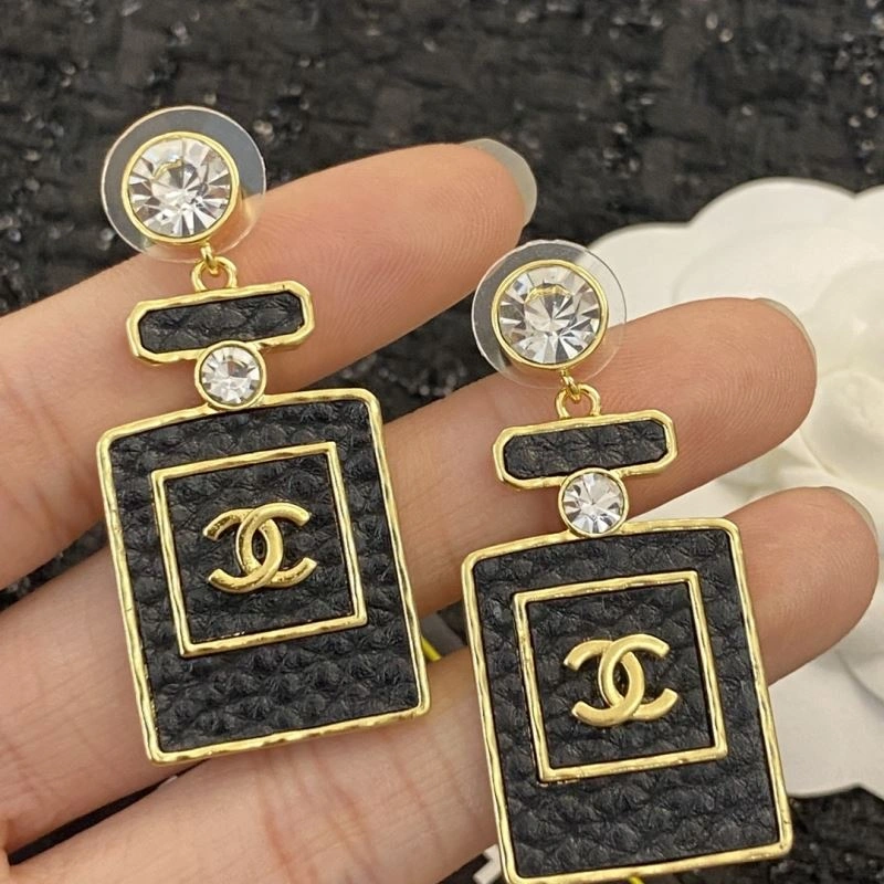 Unique Chanel Earrings 228706
