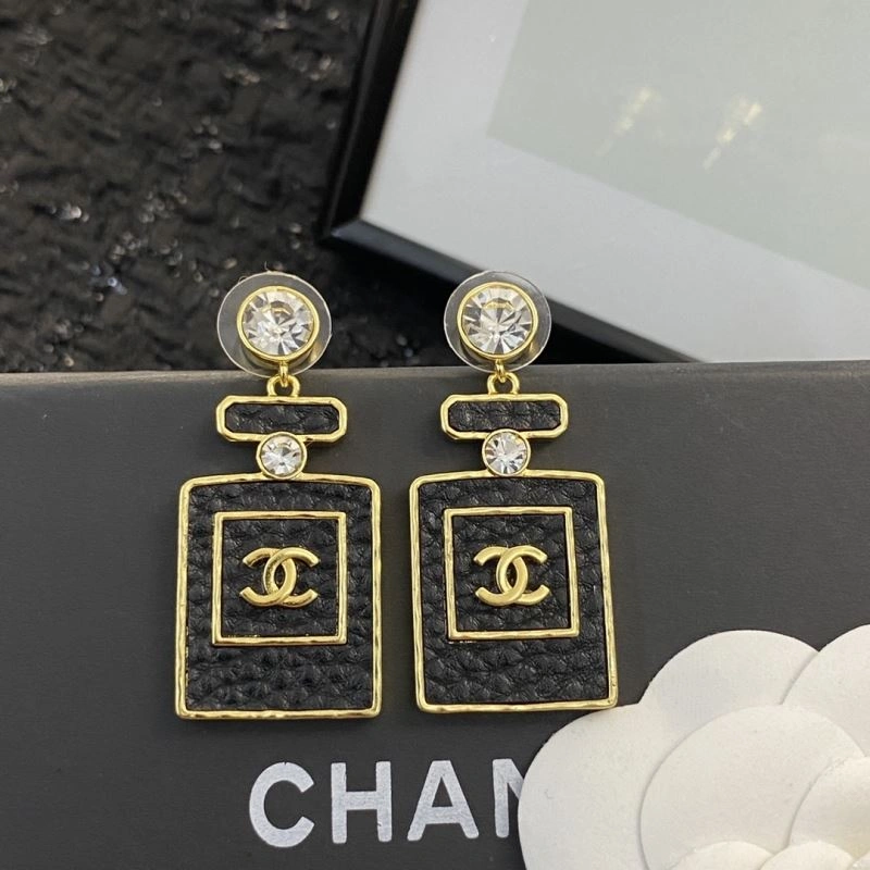 Unique Chanel Earrings 228706