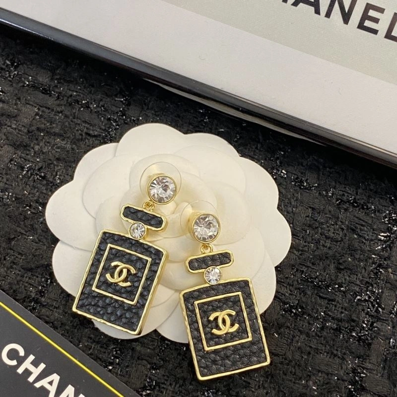 Unique Chanel Earrings 228706