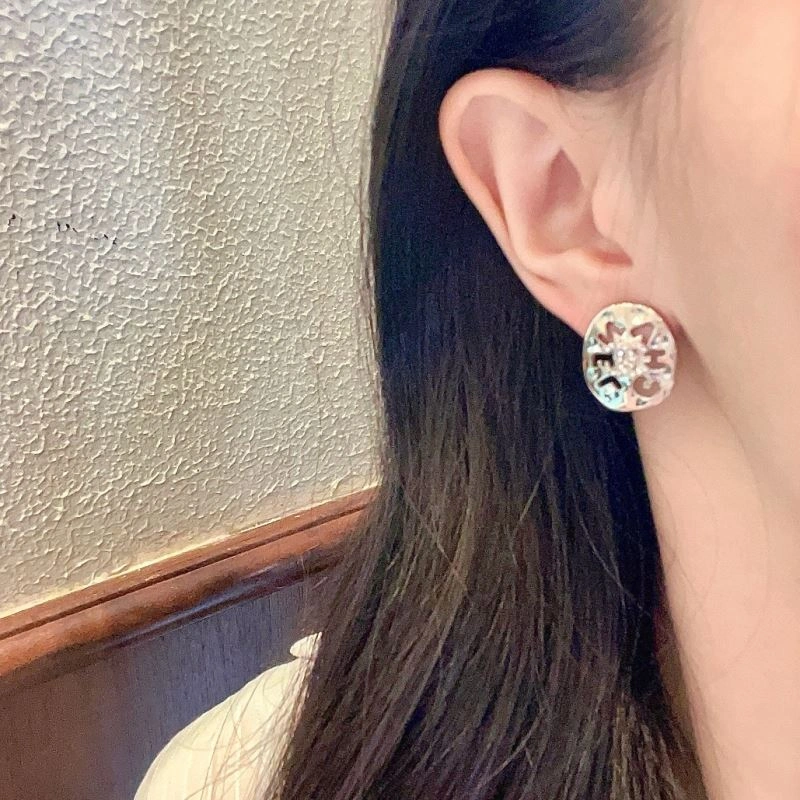 Sleek Chanel Earrings 228711