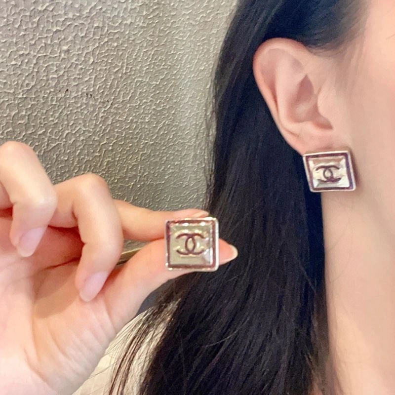 Chanel Earrings WellDesigned 228742