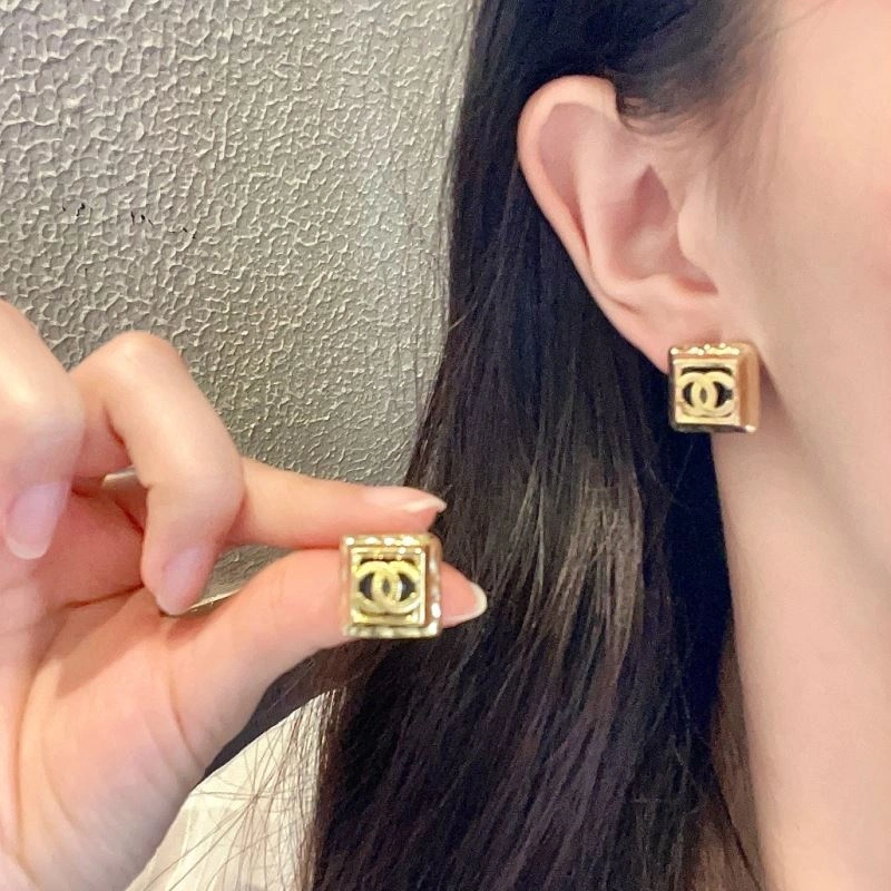 Chanel Earrings Cozy 228699