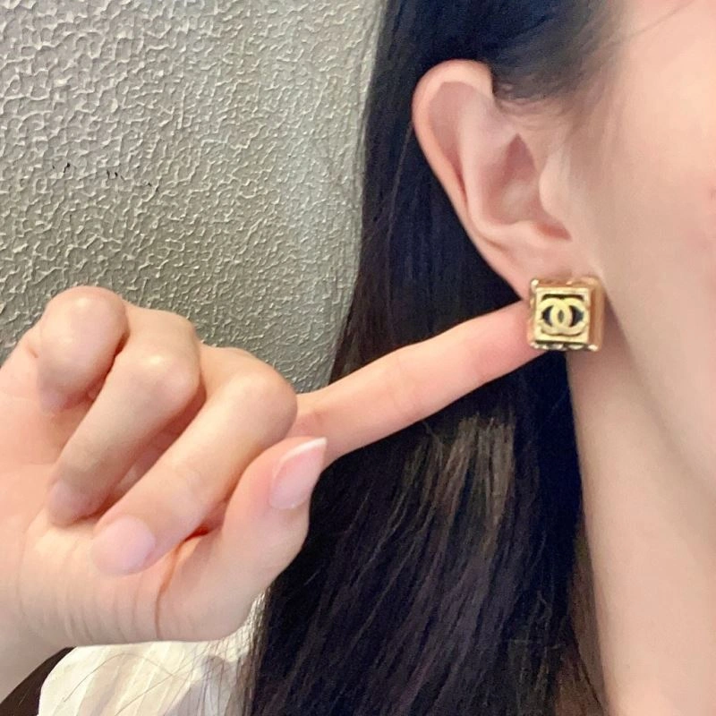 Chanel Earrings Cozy 228699