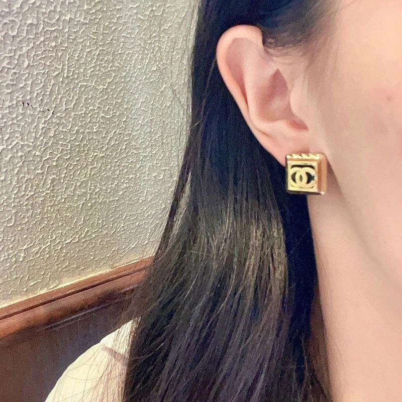 Chanel Earrings Cozy 228699