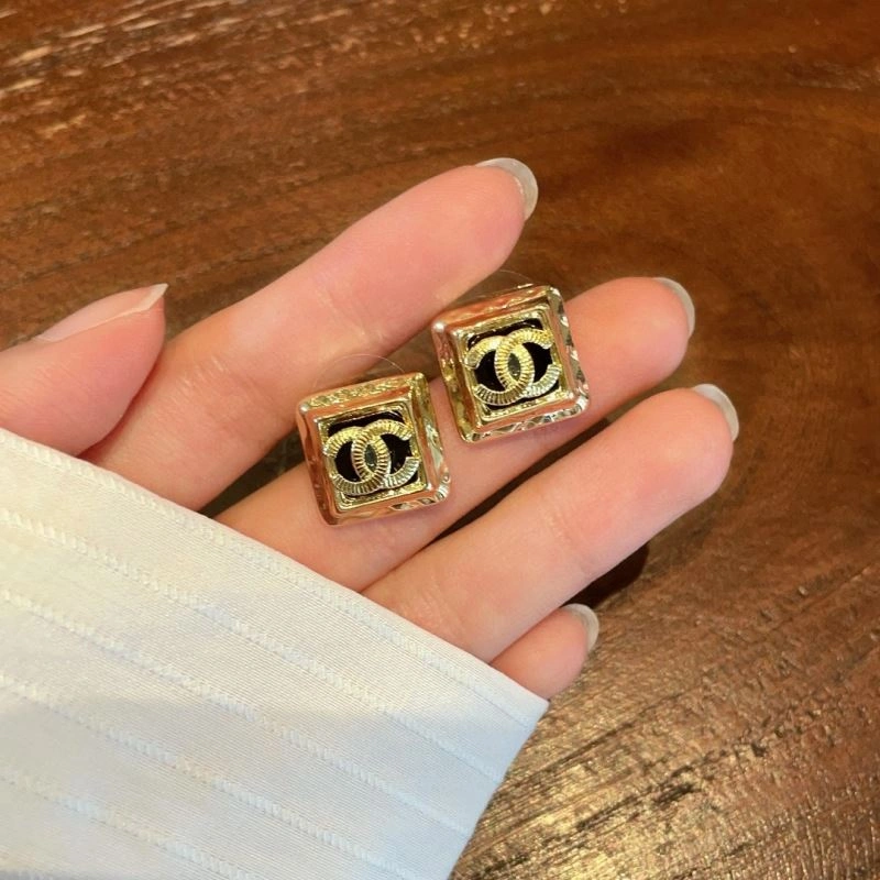 Chanel Earrings Cozy 228699