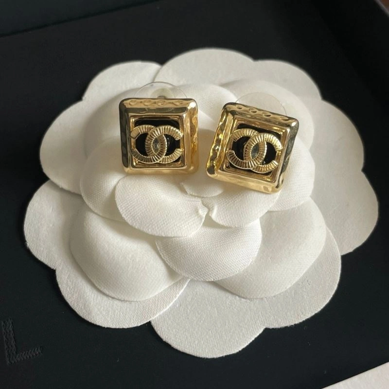 Chanel Earrings Cozy 228699