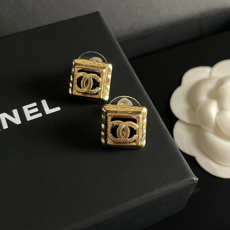 Chanel Earrings Cozy 228699