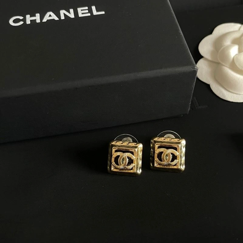 Chanel Earrings Cozy 228699