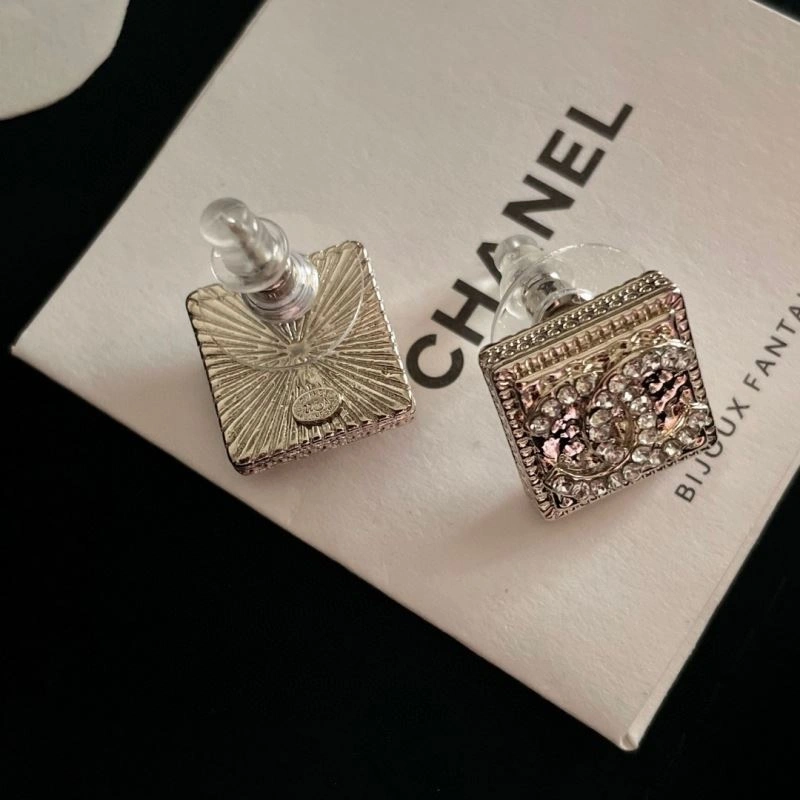Lightweight Chanel Earrings 228755