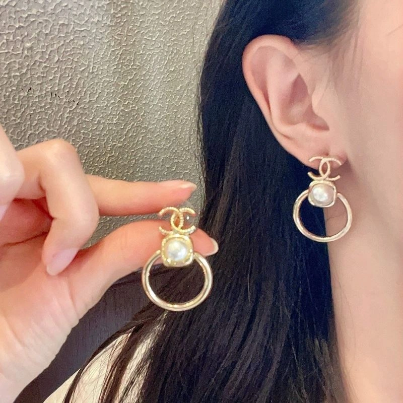 Snug Chanel Earrings 228750
