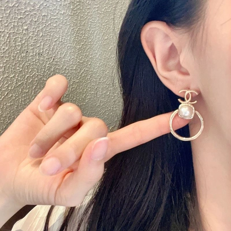 Snug Chanel Earrings 228750