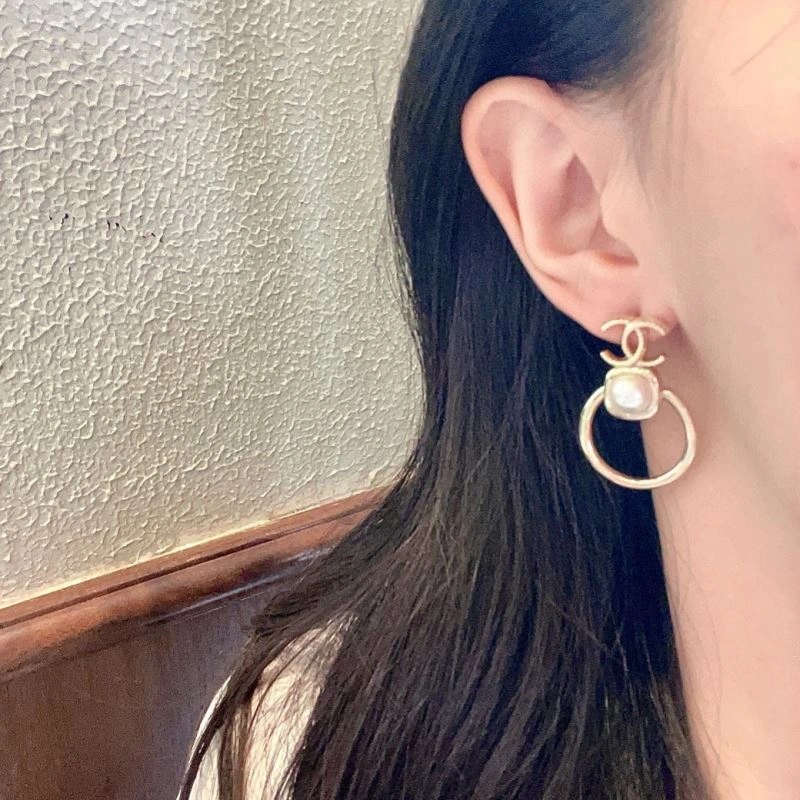 Snug Chanel Earrings 228750