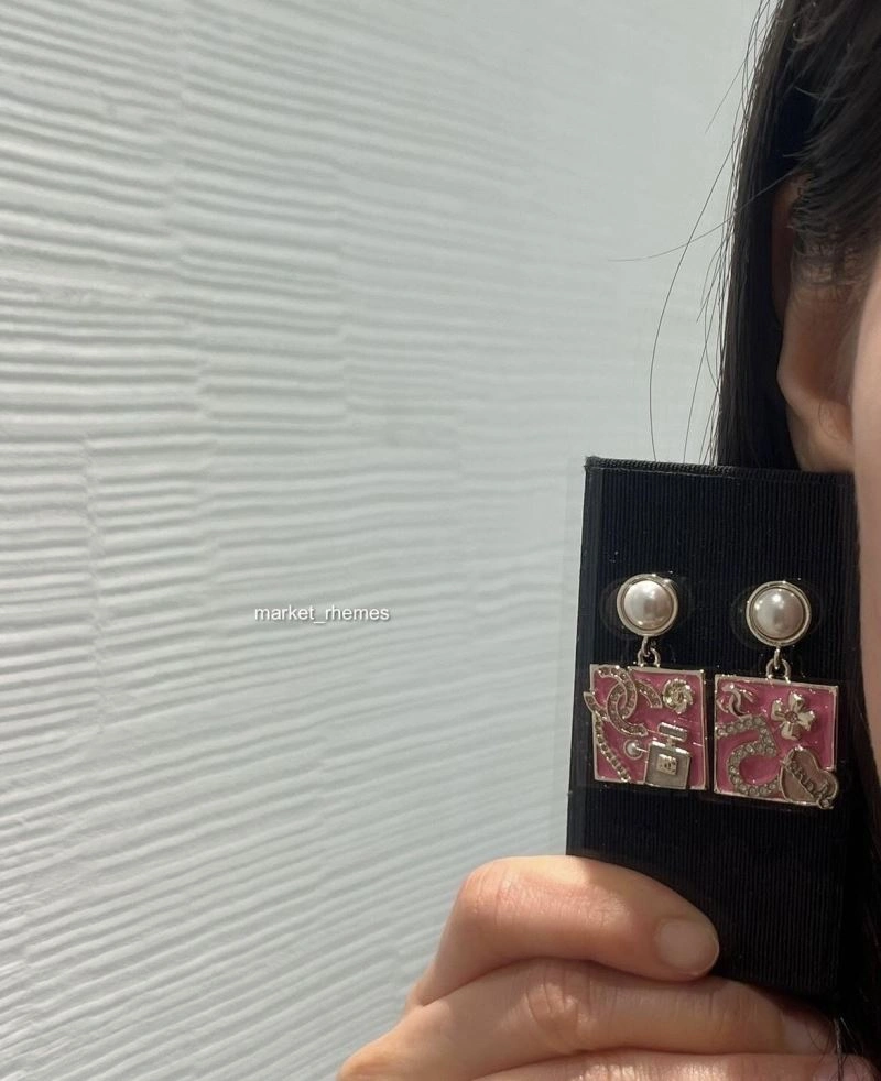 Unisex Chanel Earrings 228690