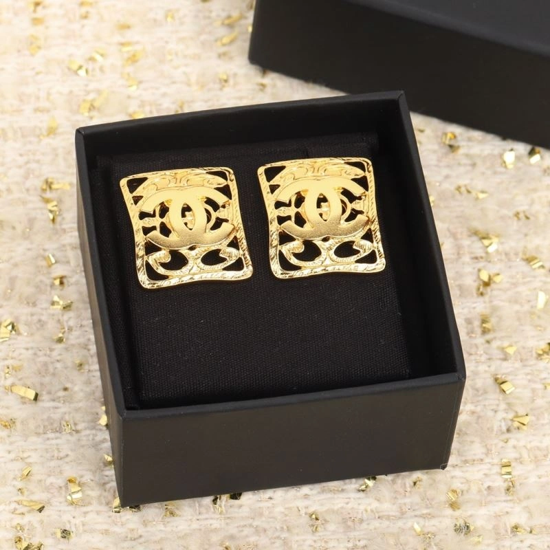 Snug Chanel Earrings 228692