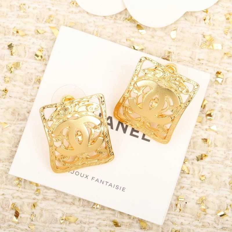 Snug Chanel Earrings 228692
