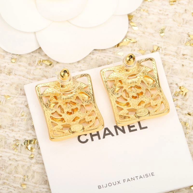 Snug Chanel Earrings 228692