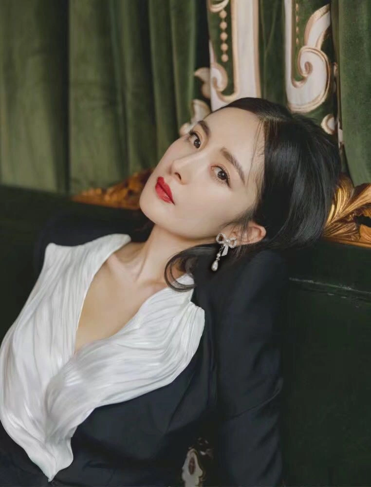 Effortless Chanel Earrings 228781