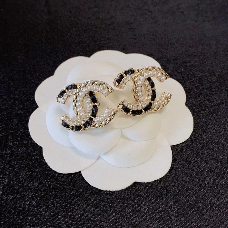 Chic Chanel Earrings 228741