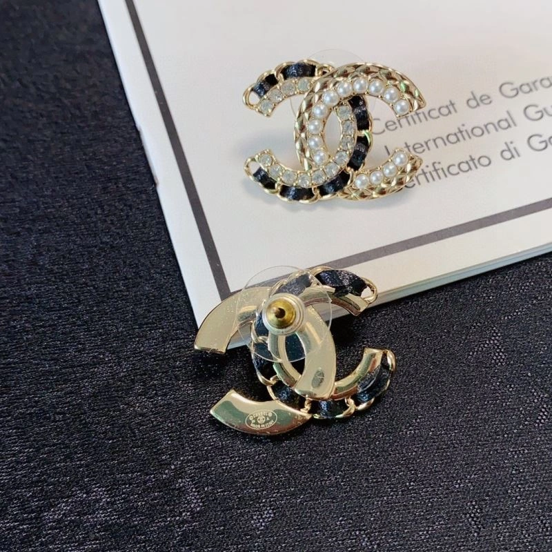 Chic Chanel Earrings 228741