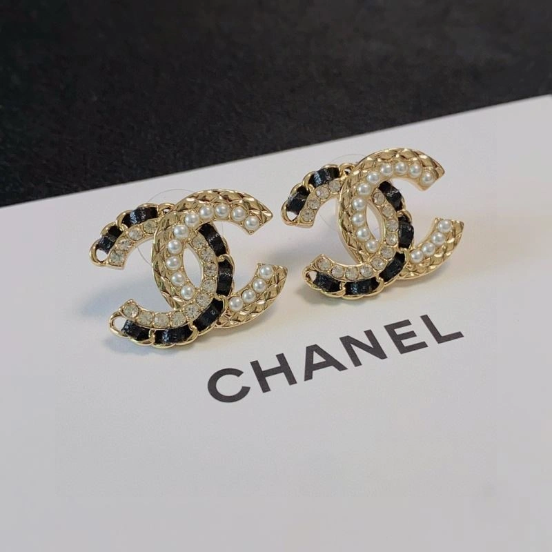 Chic Chanel Earrings 228741