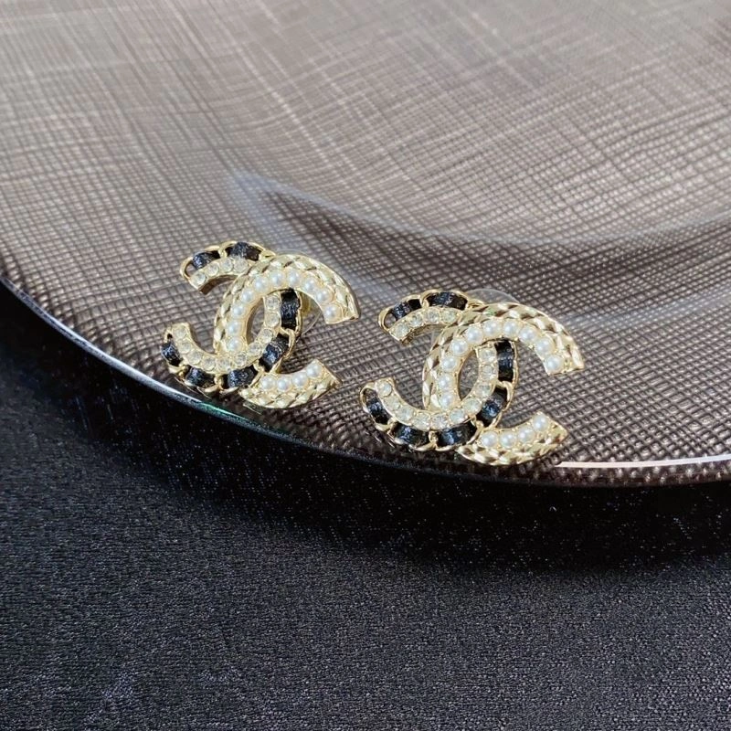 Chic Chanel Earrings 228741