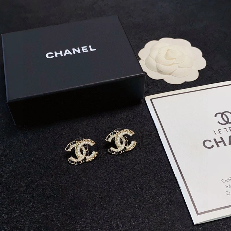 Chic Chanel Earrings 228741